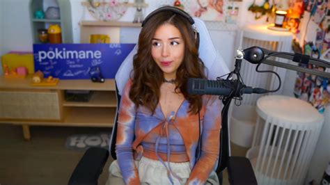 pokimane nuded|POKIMANE SHOWS HER TITS ON TWITCH LIVE STREAM。